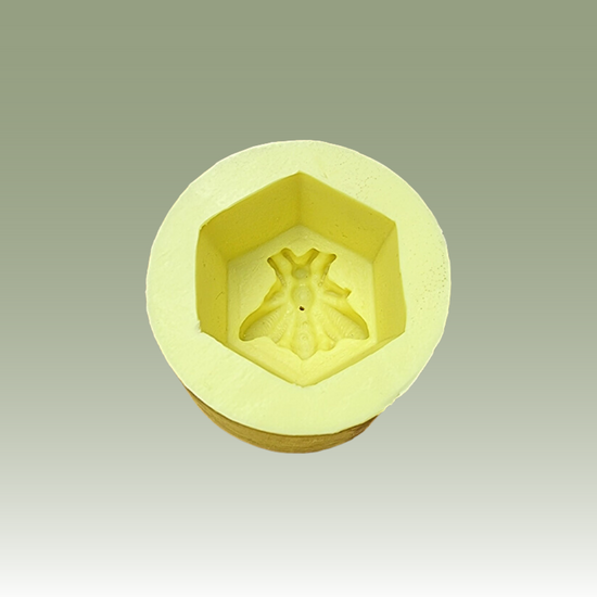 The Embossed Queen Candle Mould